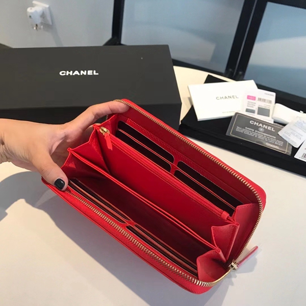 シャネル財布着用イメージ